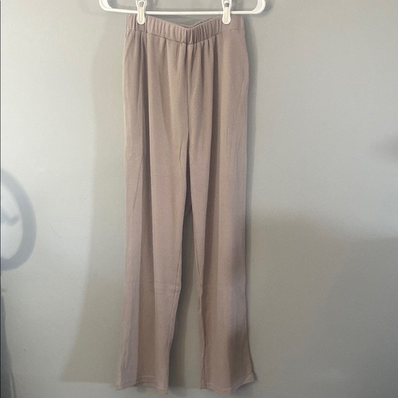 Weaczzy Women's Beige Lounge Set Size Medium - Picture 7 of 8